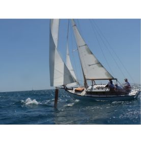 Sells wooden sailboat BLUE DOLPHIN, English coast of 1949.