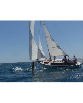 Sells wooden sailboat BLUE DOLPHIN, English coast of 1949.